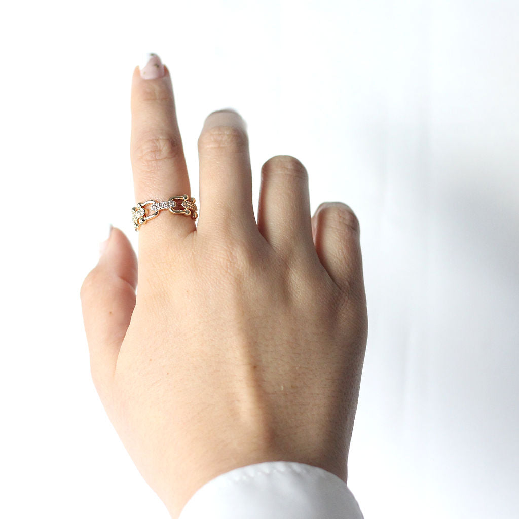 Anillo con Eslabones y Cristales Dorado