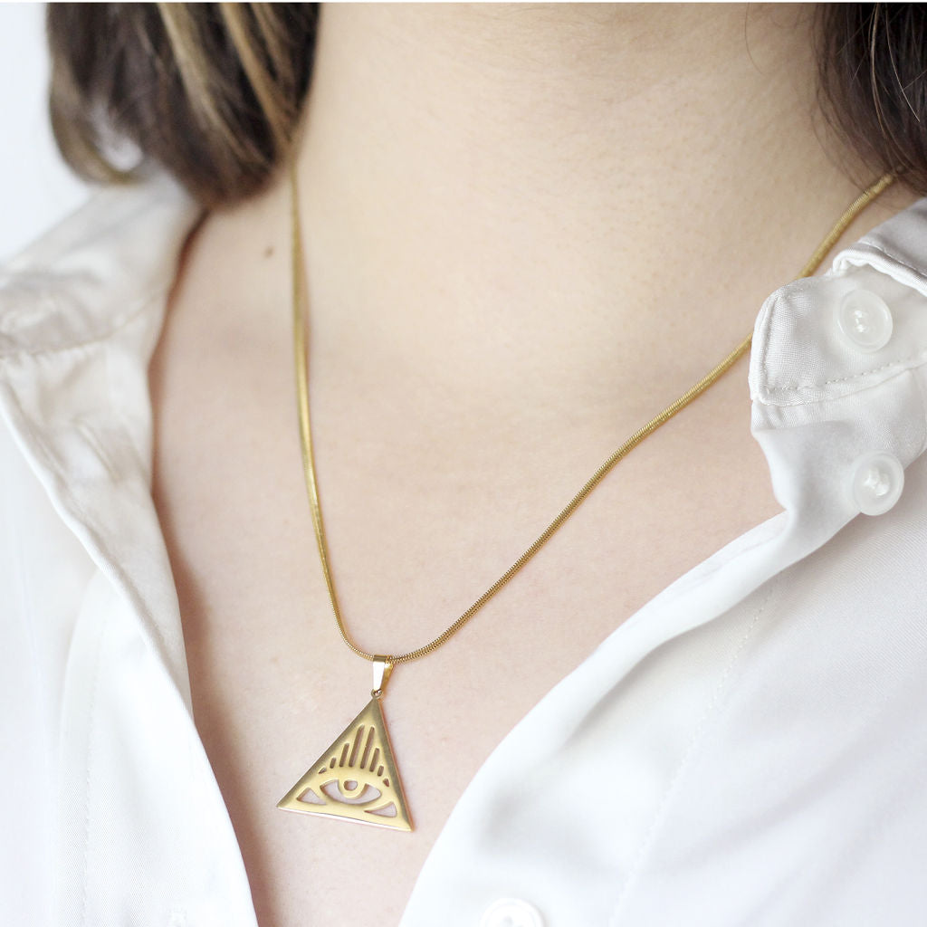 Collar con dije de pirámide y ojo Turco